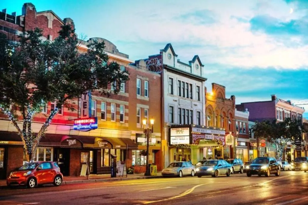 Lägenhet Executive Bsmt Suite, King Bed, 5 Min To Dt & Whyte Ave, Sleeps 6! Edmonton
